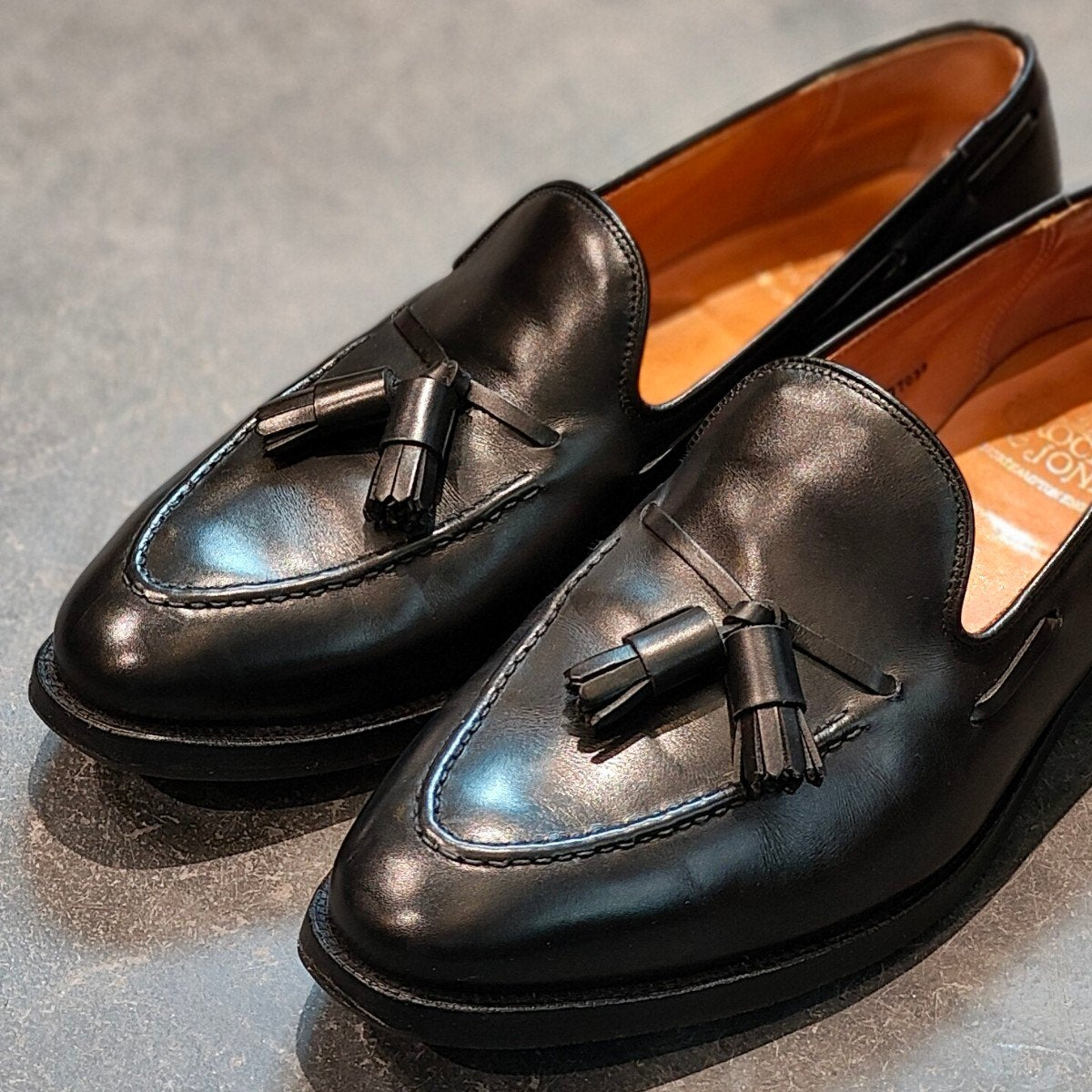 美品【CROCKETT&JONES】クロケット&ジョーンズ キャベンディッシュ2 タッセルローファー カーフ ブラック サイズUK7G 337ラスト