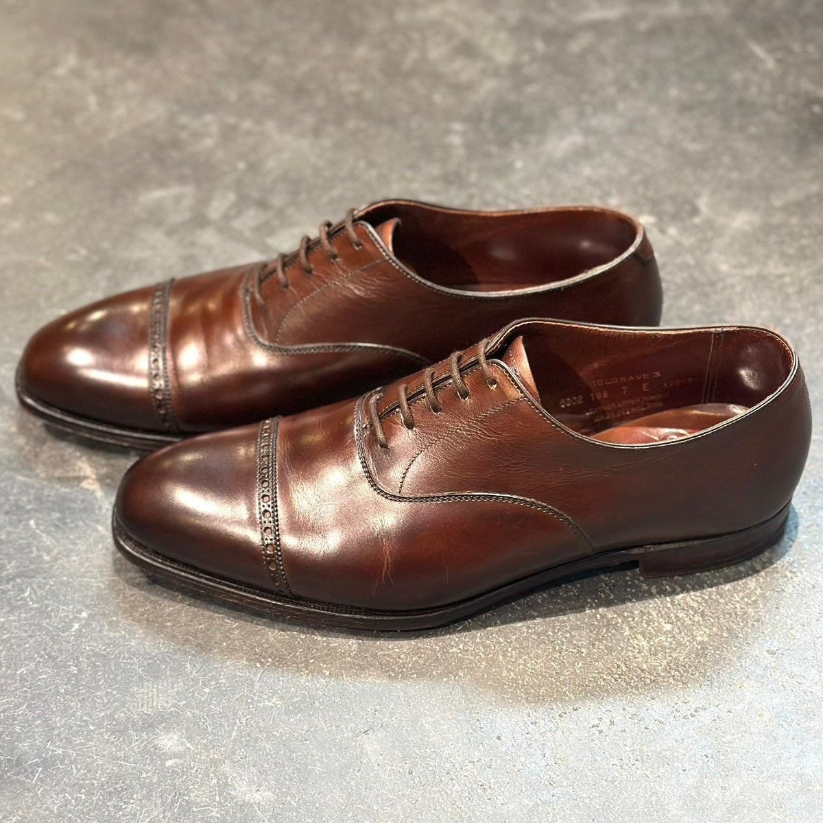 極美品【CROCKETT&JONES】クロケット&ジョーンズ ベルグレイプ3 パンチドキャップトゥ カーフ ダークブラウン サイズUK7E 367ラスト