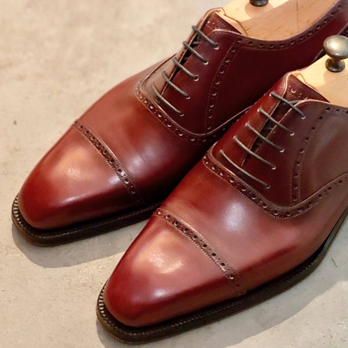 希少 使用数回【VASS×Roberto Ugolini】ヴァーシュ×ロベルトウゴリーニ 02-30 パンチドキャップトゥ ボルドー サイズ40.5