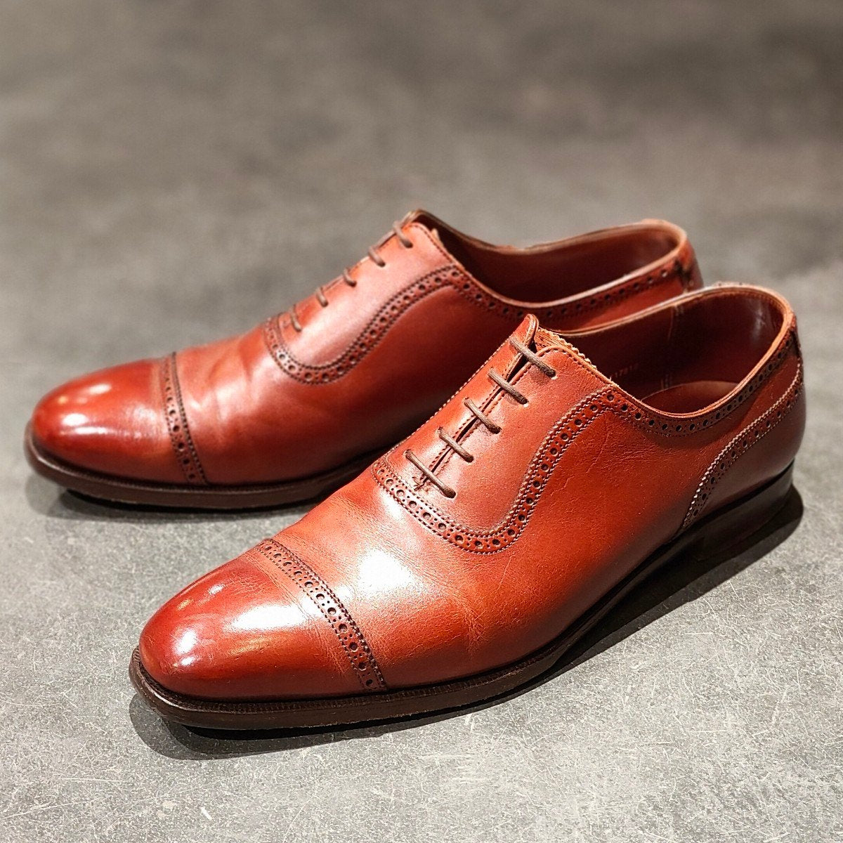 美品 【CROCKETT&JONES】クロケットアンドジョーンズ パンチドキャップトゥ カーフ ブラウン サイズUK8D 337ラスト 参考定価¥154,000-