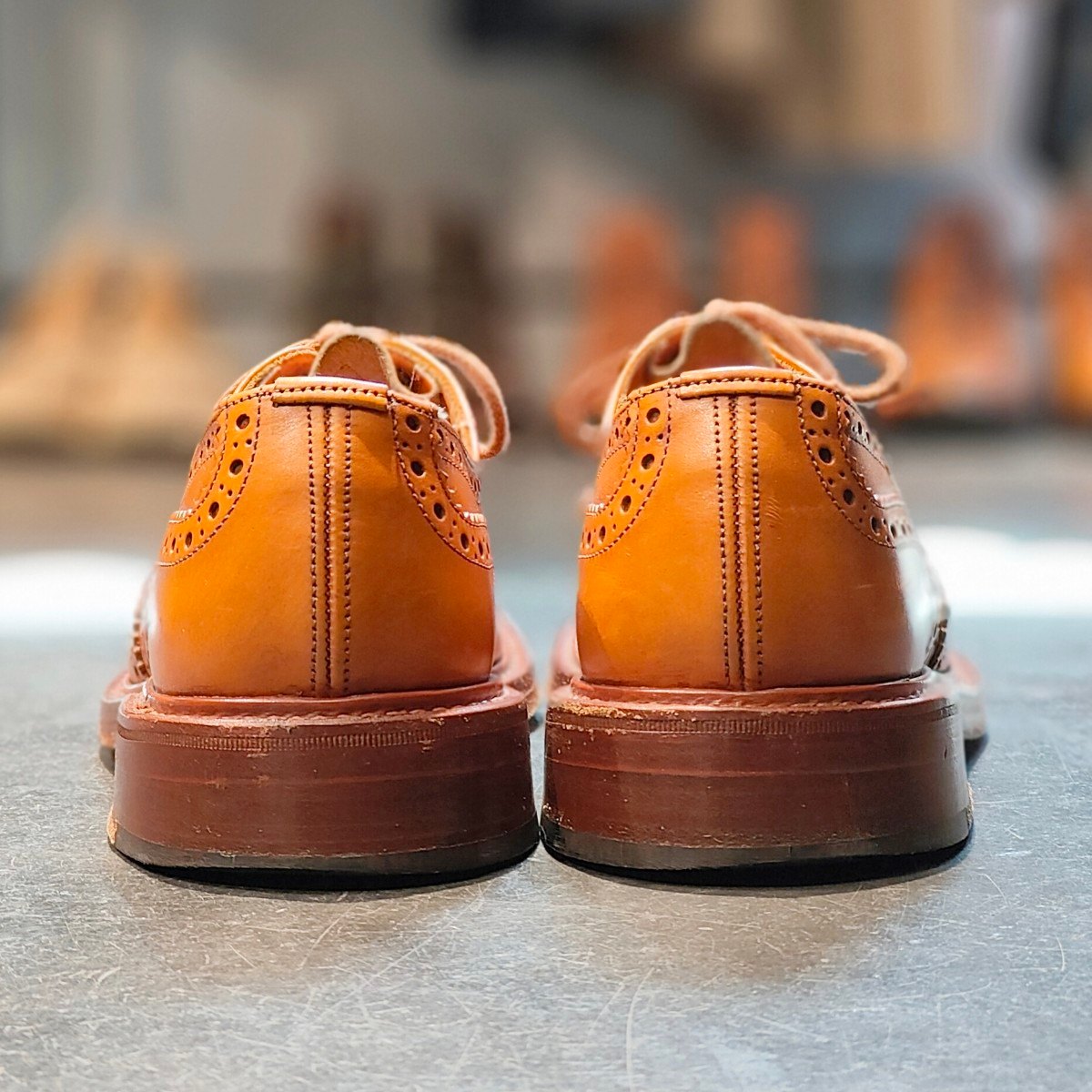美品 【Tricker’s】トリッカーズ M5633 バートン ウイングチップ カーフ エイコンアンティーク サイズ UK8 定価¥121,000-