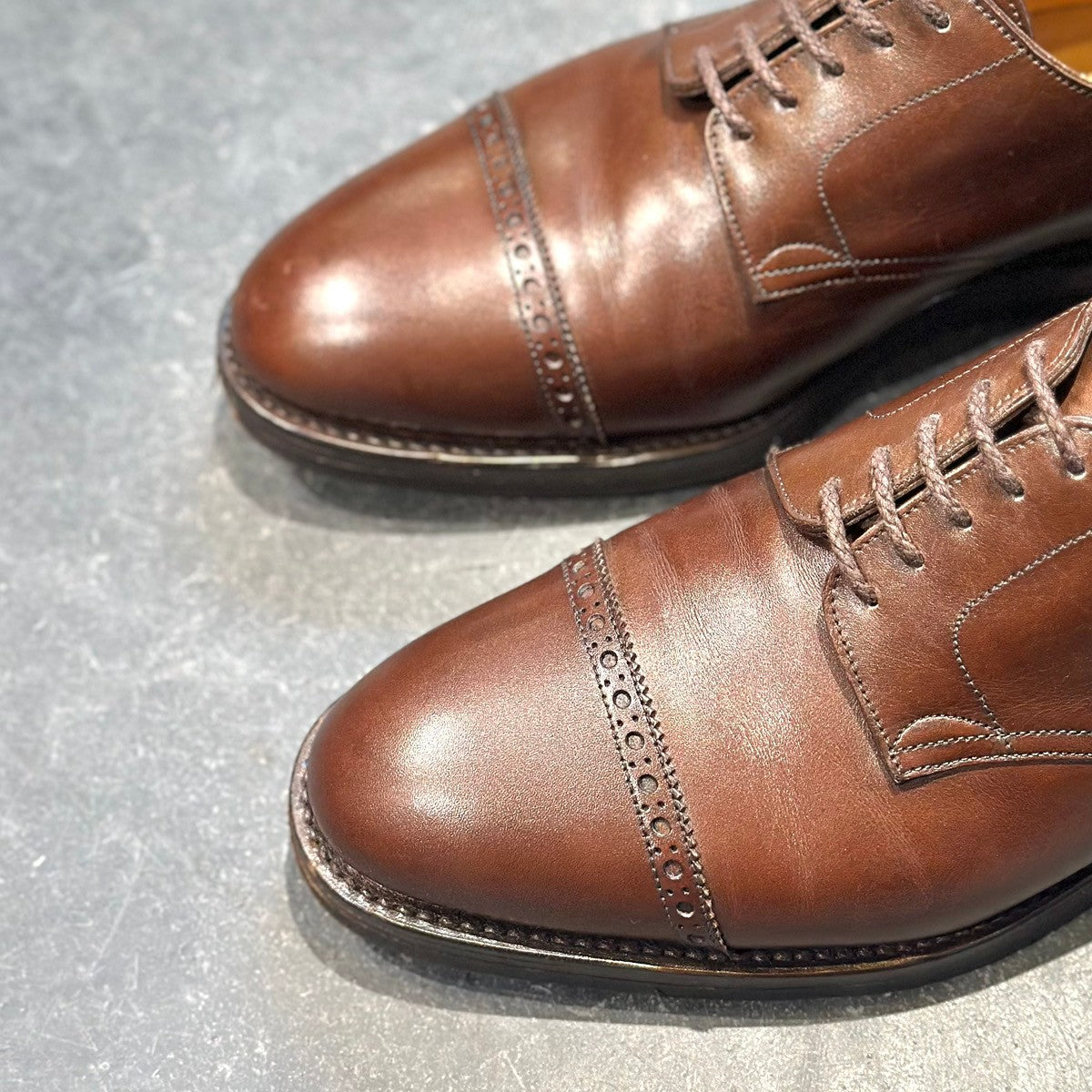 極美品【JOHN LOBB】ジョンロブ パンチドキャップトゥ ラッセル ブラウン サイズ6.5EE 8695ラスト