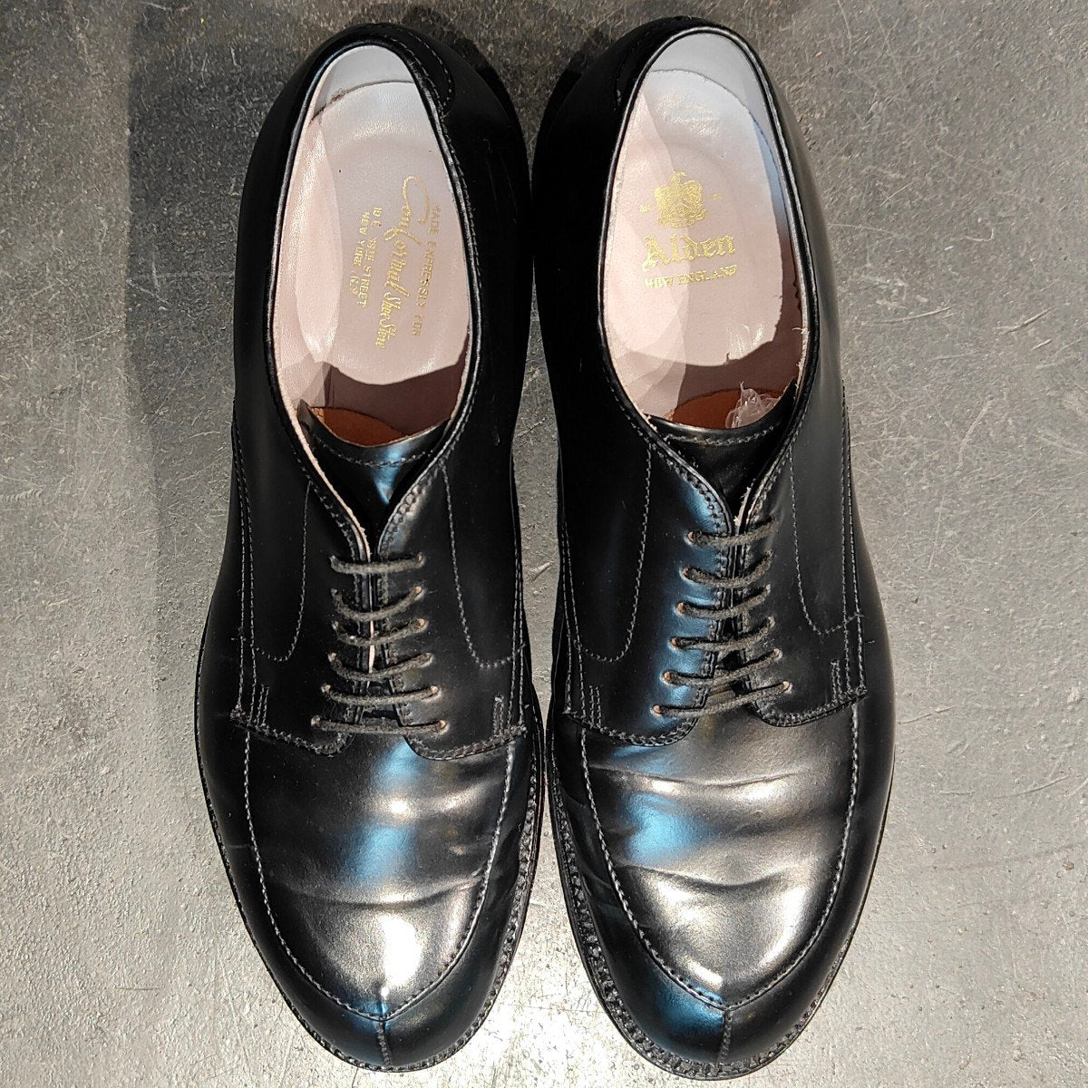 美品【ALDEN】オールデン×コンフォーマルシューストア 54332 Vチップ コードバン ブラック サイズ US8.5D モディファイドラスト 参考定価¥209,000-