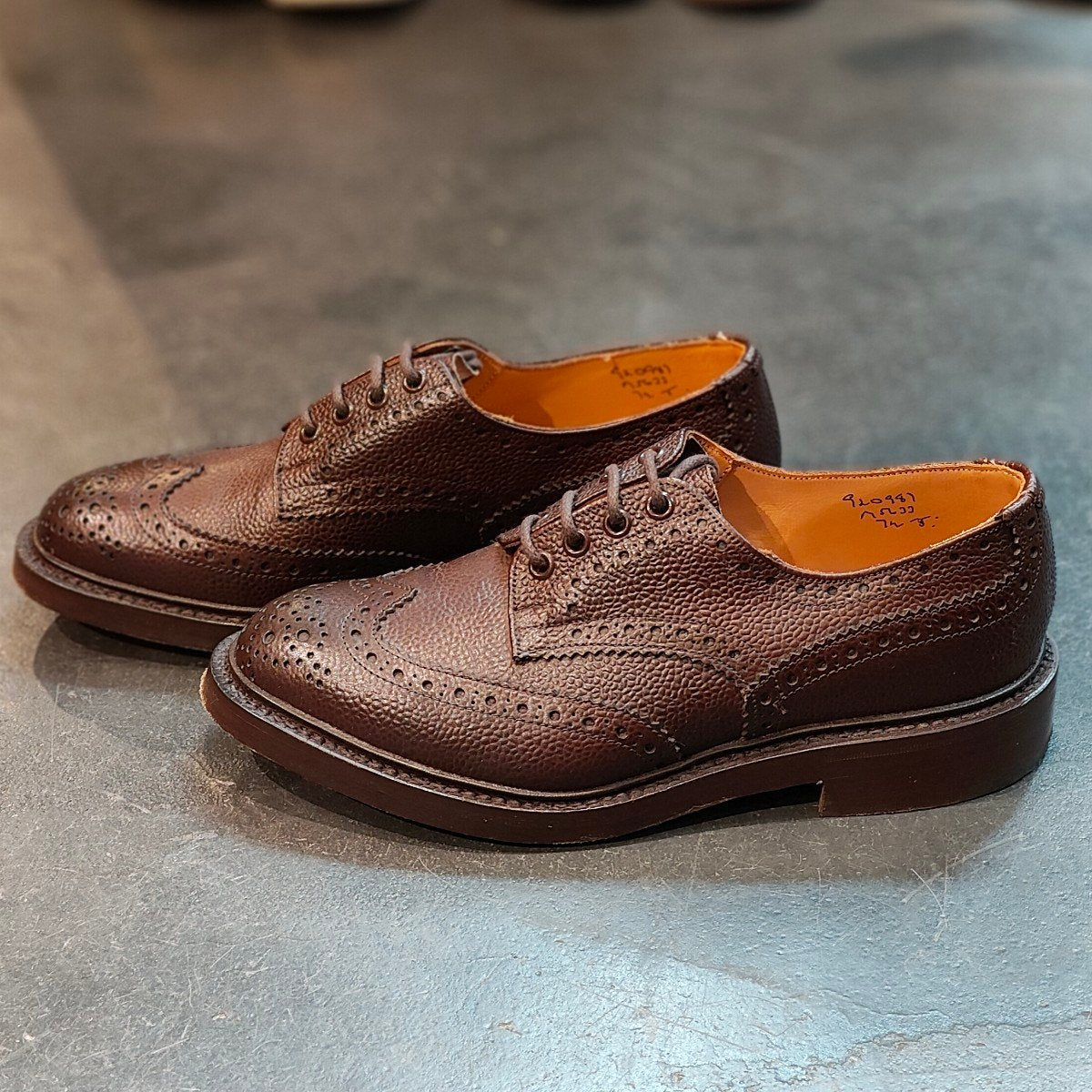 使用数回 【Tricker’s】リッカーズ M5633 バートン ウイングチップ グレインレザー エスプレッソ サイズ UK7.5 定価¥121,000-