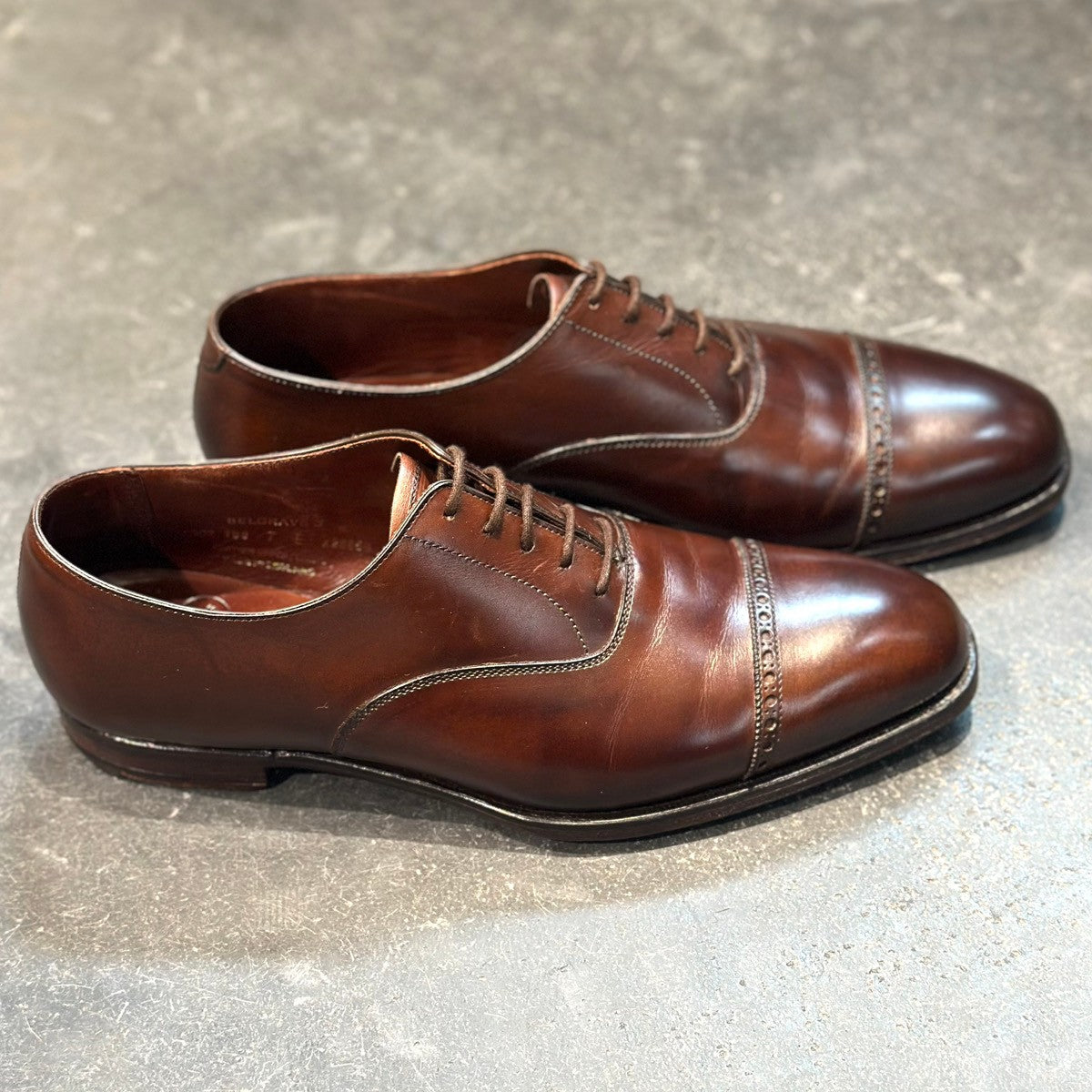 極美品【CROCKETT&JONES】クロケット&ジョーンズ ベルグレイプ3 パンチドキャップトゥ カーフ ダークブラウン サイズUK7E 367ラスト
