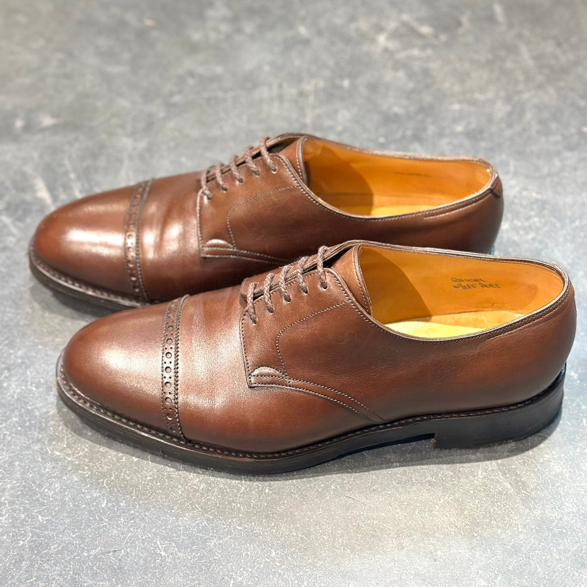 極美品【JOHN LOBB】ジョンロブ パンチドキャップトゥ ラッセル ブラウン サイズ6.5EE 8695ラスト