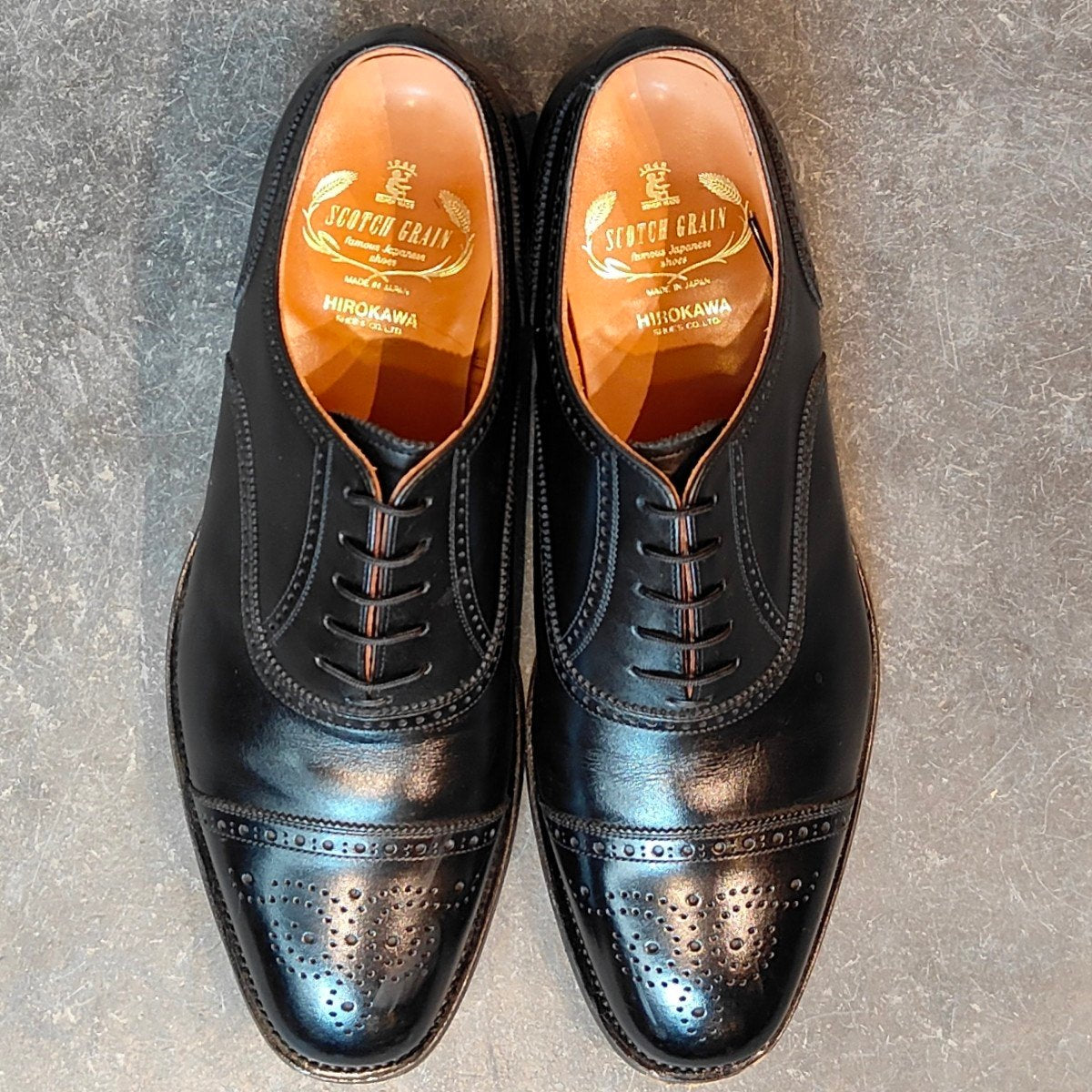使用数回 【SCOTCH GRAIN】スコッチグレイン 3520 アシュランス セミブローグ カーフ ブラック サイズ 26.0EEE 参考定価¥39,600-