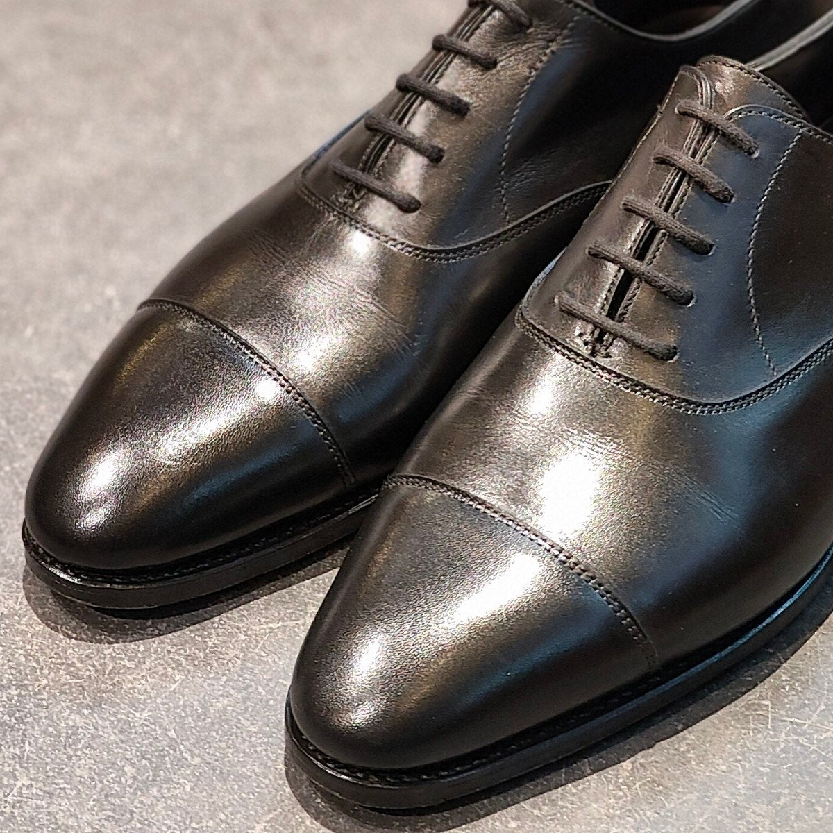 使用数回 【JOHN LOBB】ジョンロブ シティ2 ストレートチップ カーフ ブラック サイズUK7.5E 7000ラスト参考定価¥228,800-