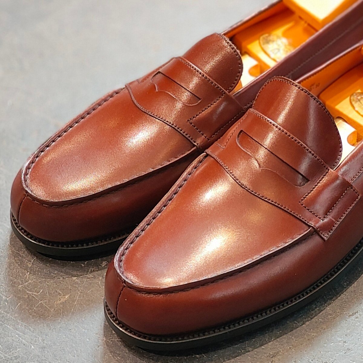 希少 新品未使用【J.M.WESTON】ジェイエムウエストン 180 シグニチャーローファー ボックスカーフ レッドエトラスコ サイズ UK9C 41ラスト 定価¥156,200-