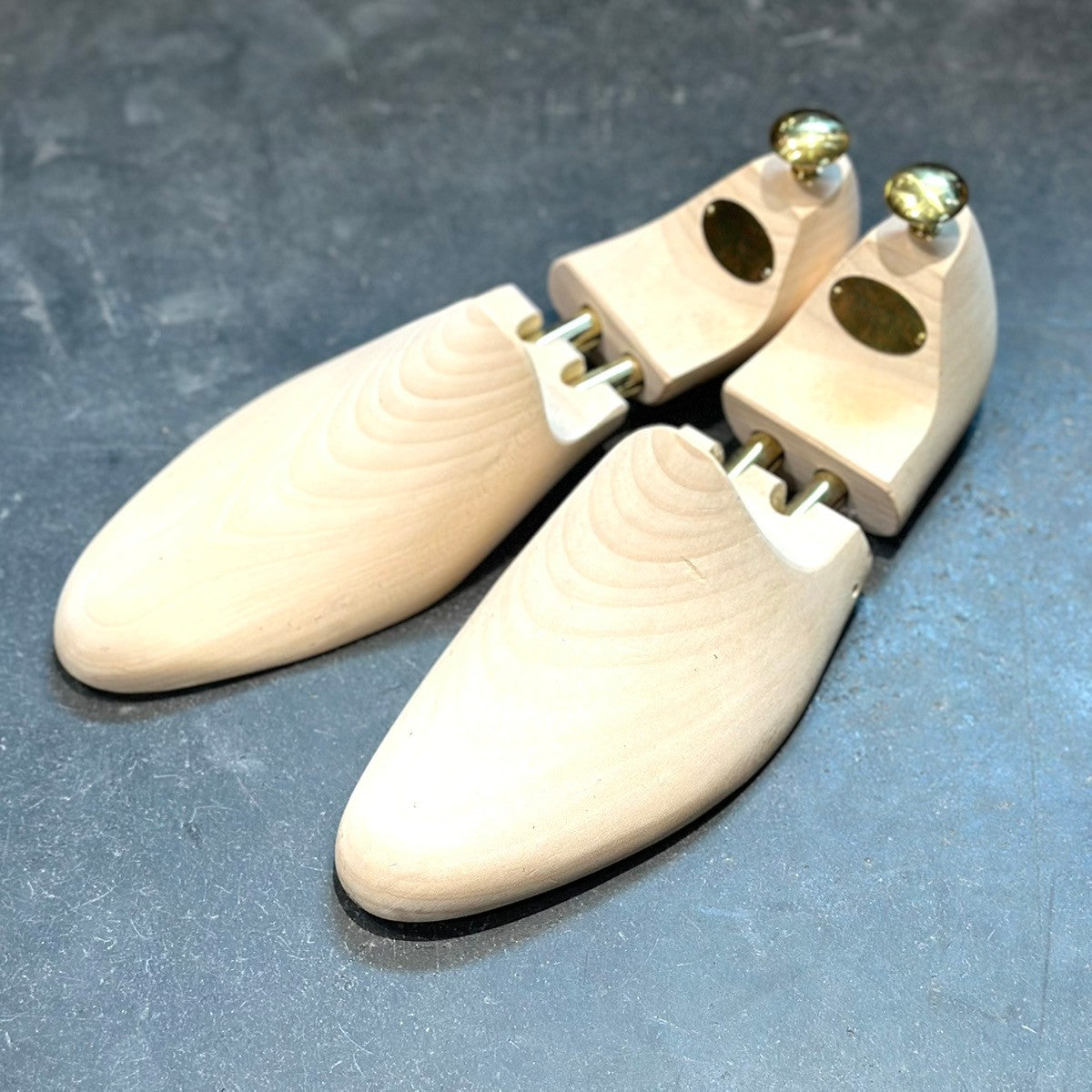 極美品【CROCKETT&JONES】クロケット&ジョーンズ ベルグレイプ3 パンチドキャップトゥ カーフ ダークブラウン サイズUK7E 367ラスト