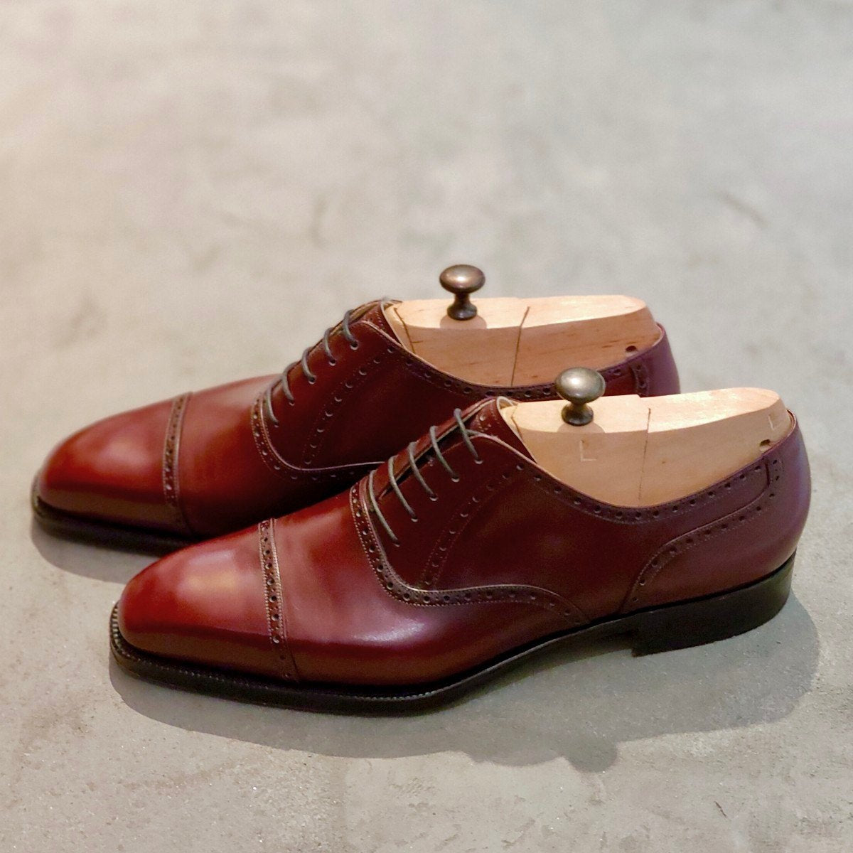希少 使用数回【VASS×Roberto Ugolini】ヴァーシュ×ロベルトウゴリーニ 02-30 パンチドキャップトゥ ボルドー サイズ40.5