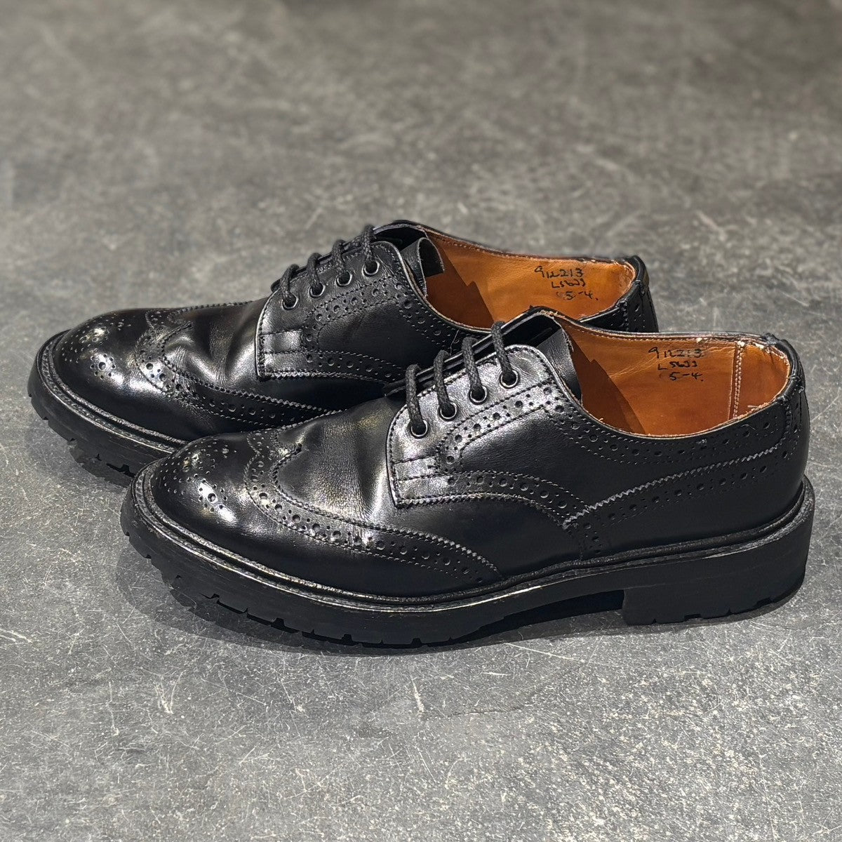【Tricker’s】 トリッカーズ レザーシューズ バートン L5633 ウイングチップ カーフ ブラック サイズUK5 レディース