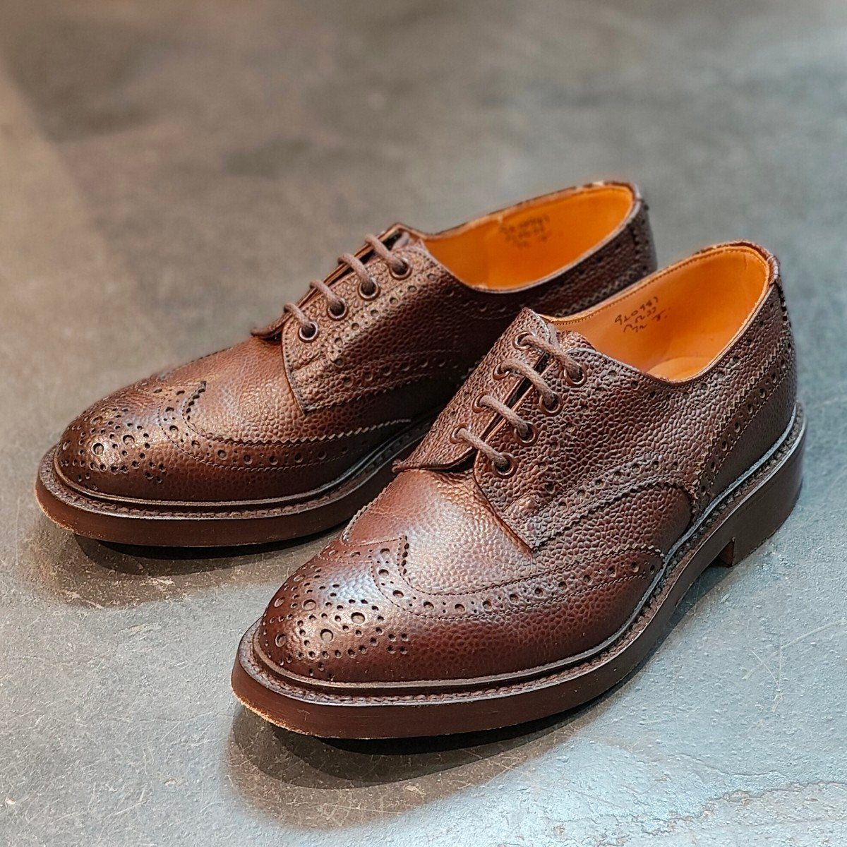 使用数回 【Tricker’s】リッカーズ M5633 バートン ウイングチップ グレインレザー エスプレッソ サイズ UK7.5 定価¥121,000-