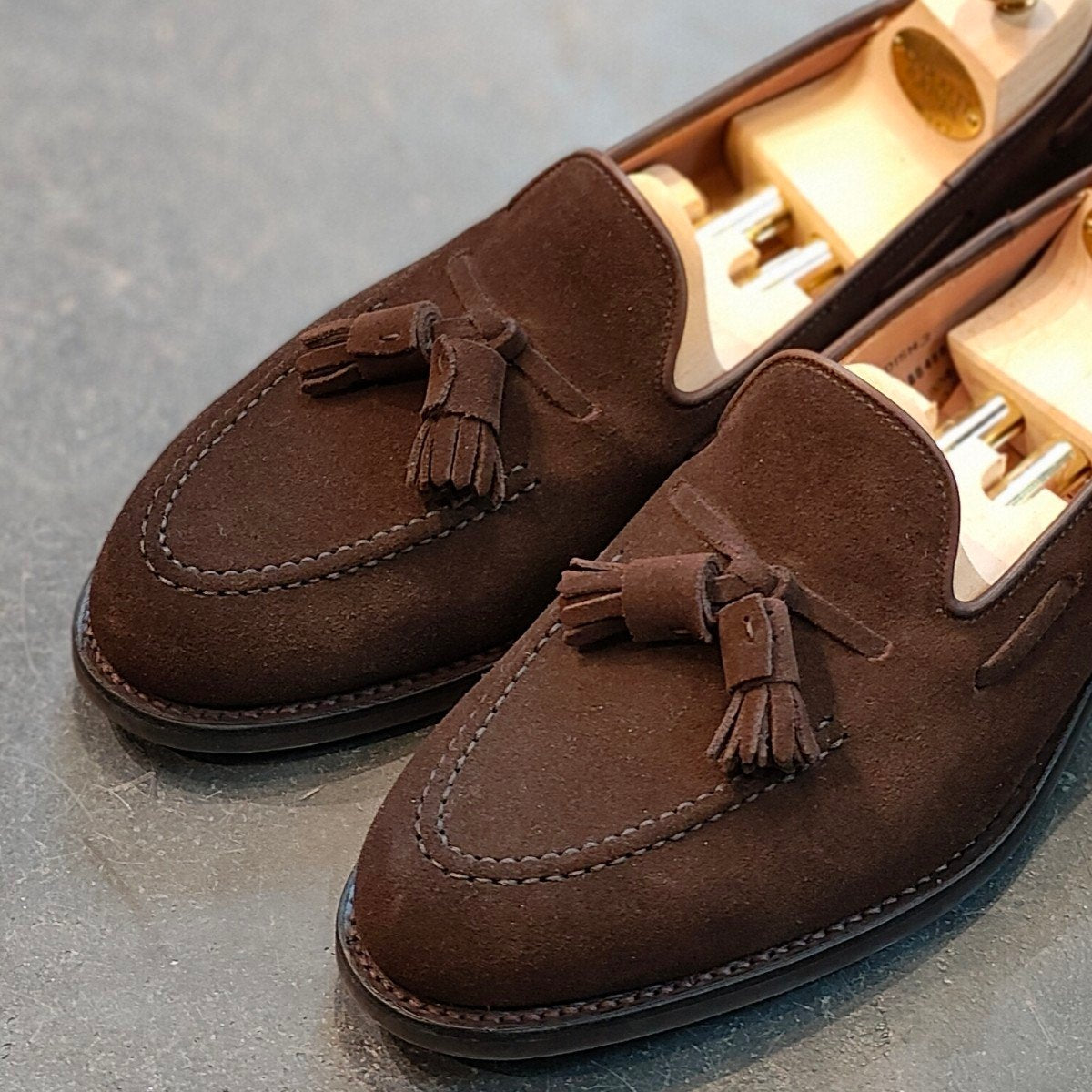 使用数回【CROCKETT&JONES】クロケット&ジョーンズ キャベンディッシュ3 タッセルローファー スエードダークブラウン サイズUK6.5E 375ラスト 参考定価¥115,500-
