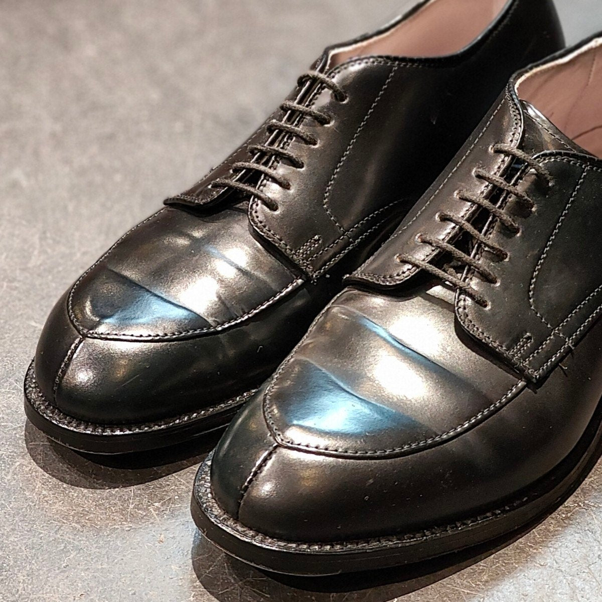 美品【ALDEN】オールデン×コンフォーマルシューストア 54332 Vチップ コードバン ブラック サイズ US8.5D モディファイドラスト 参考定価¥209,000-