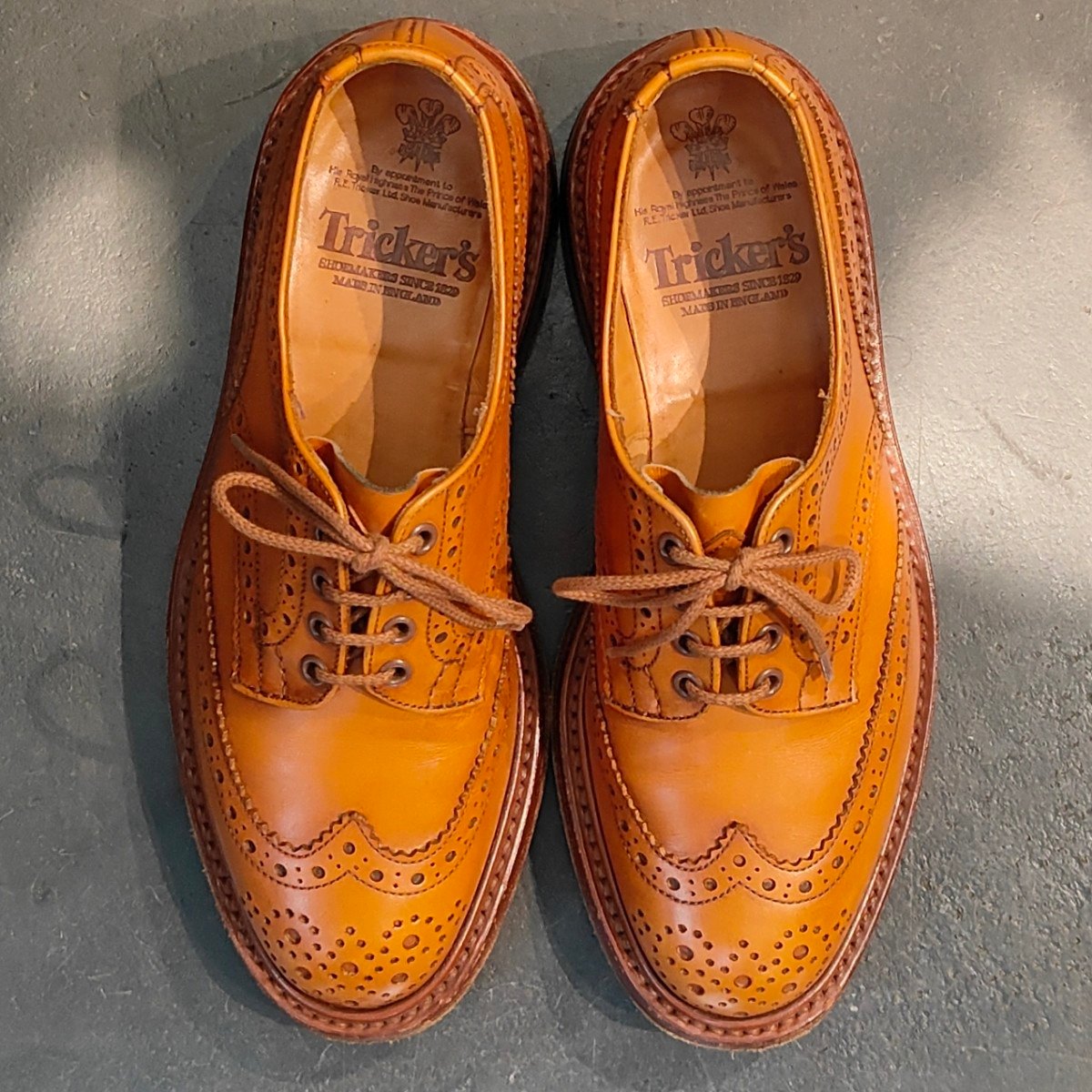 美品 【Tricker’s】トリッカーズ M5633 バートン ウイングチップ カーフ エイコンアンティーク サイズ UK8 定価¥121,000-