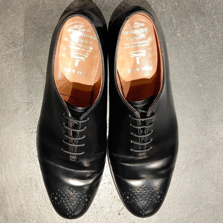 【PEAL&CO】ピール&コー ブルックスブラザーズ別注 クロケット&ジョーンズ製 ホールカット ブラック サイズUS7D