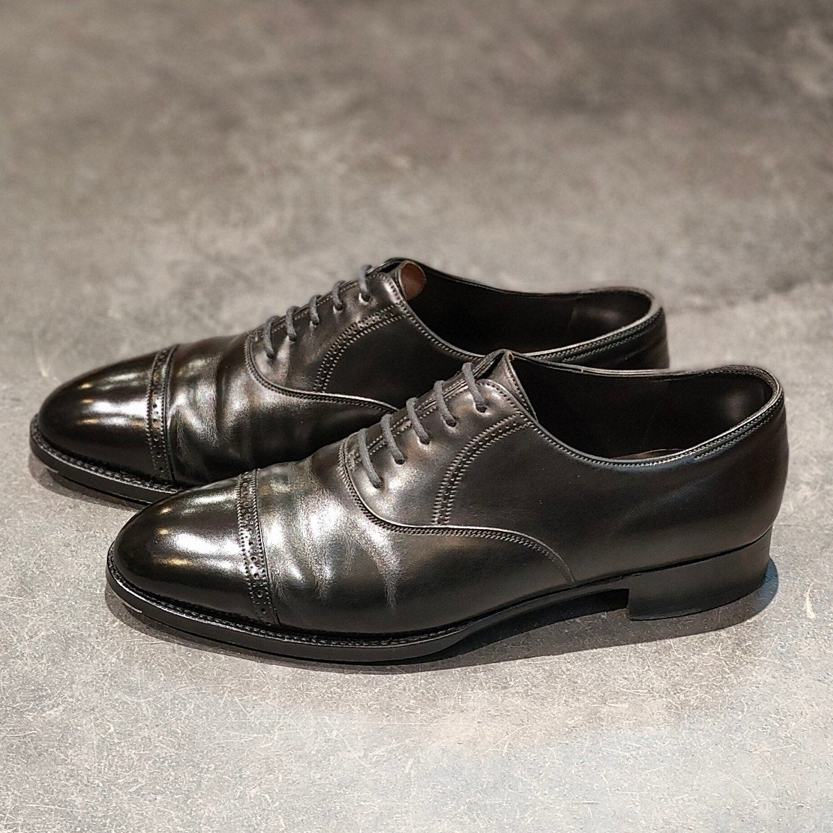 美品【JOHN LOBB】ジョンロブ フィリップ2 クォーターブローグ カーフ ブラック サイズUK6E 7000ラスト 参考定価¥332,200-