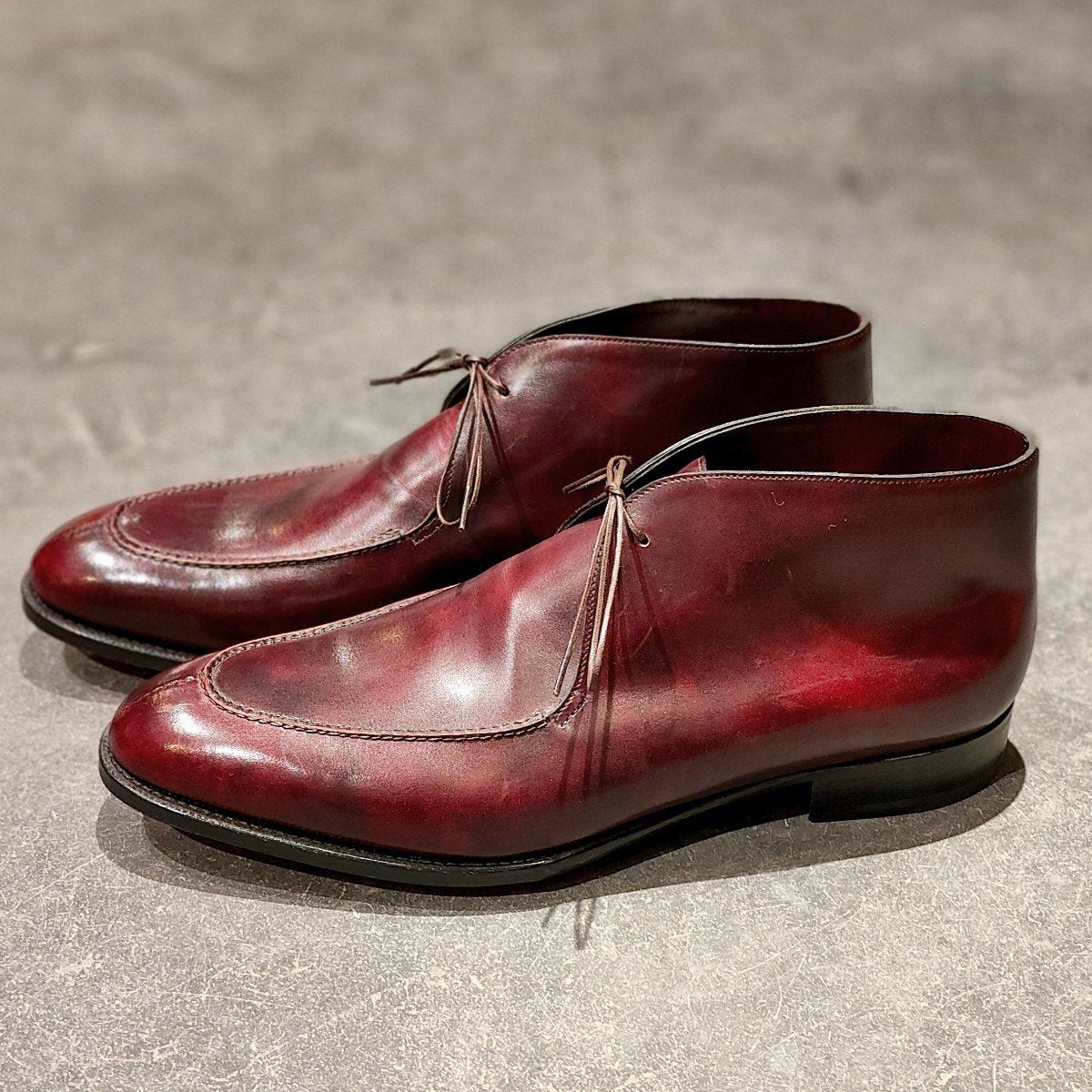 希少 新品未使用【JOHN LOBB】ジョンロブ Rスタンプ フォーウィ 2015イヤーモデル チャッカブーツ ミュージアムカーフ バーガンディ サイズUK11E 8695ラスト