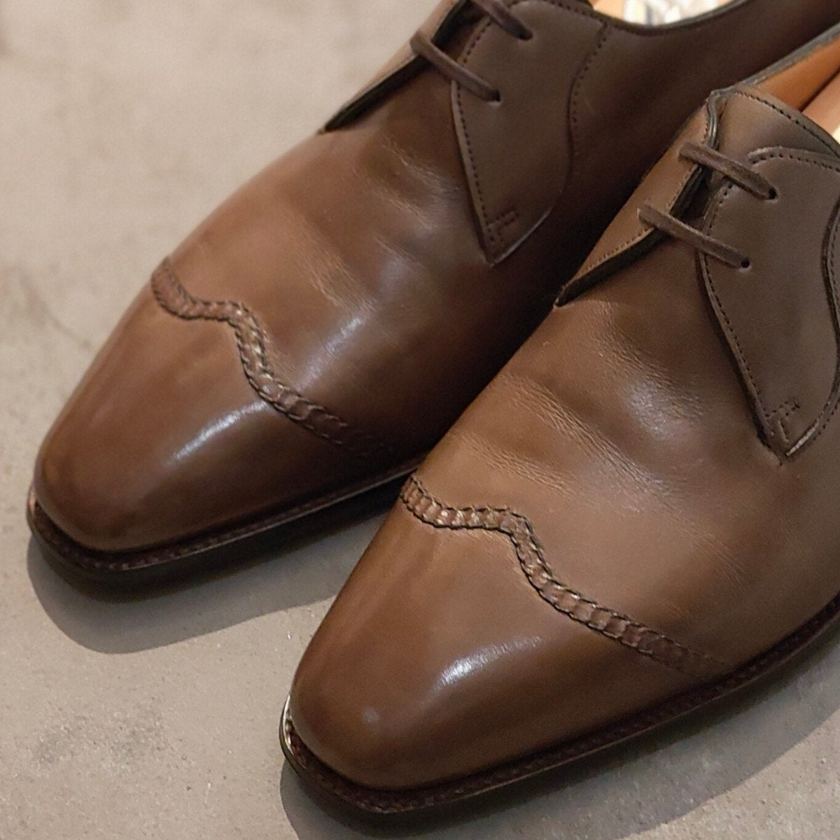 ゆ*き様 【即購入OK】 JOHN LOBB 2002イヤーモデル 8.5 ジョ 希少 使用数回 【JOHN LOBB】ジョンロブ 2002イヤーモデル ブラウン