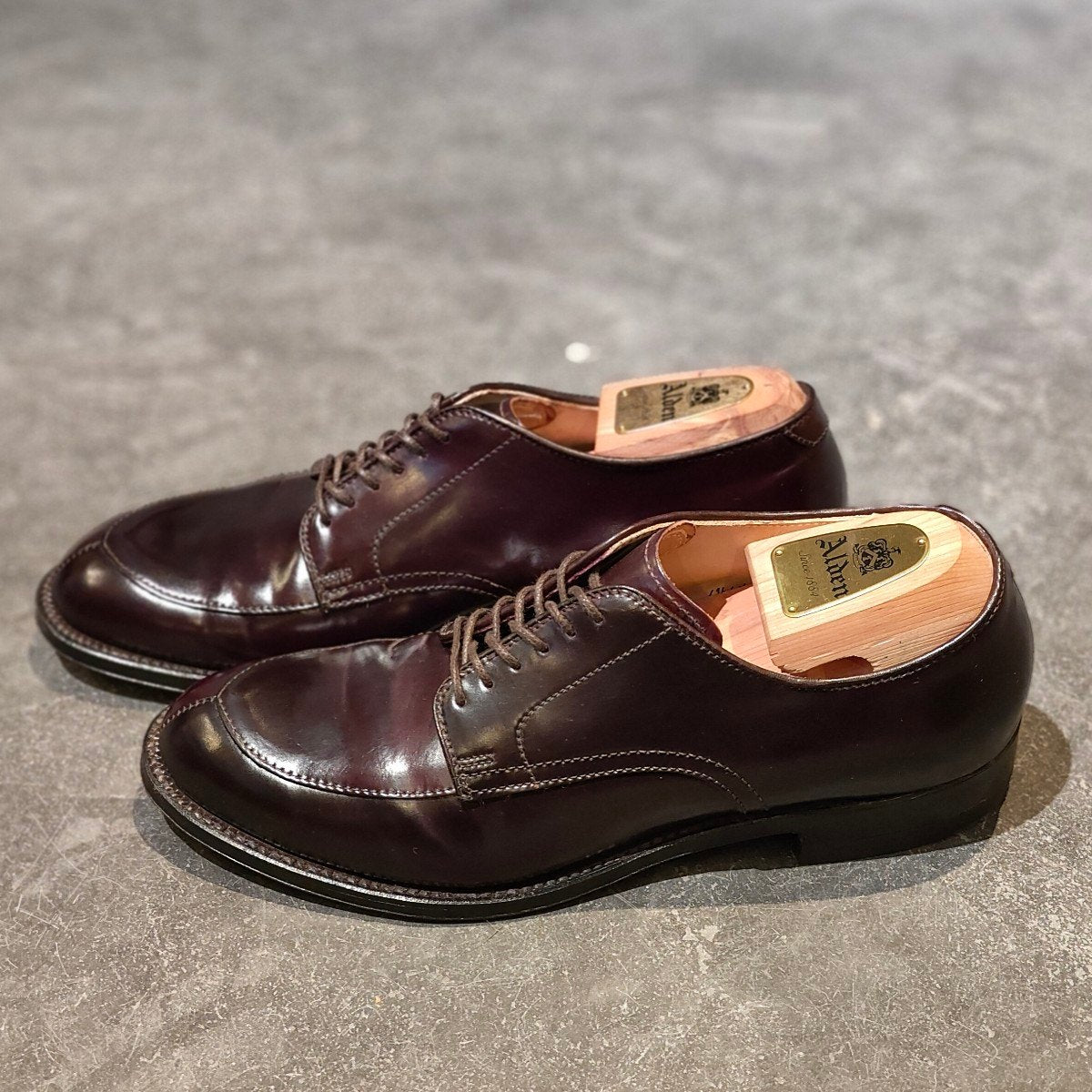 使用数回【ALDEN】オールデン 54321 Vチップ コードバン ダークバーガンディ US8.5D モディファイドラスト 参考定価￥217,800-