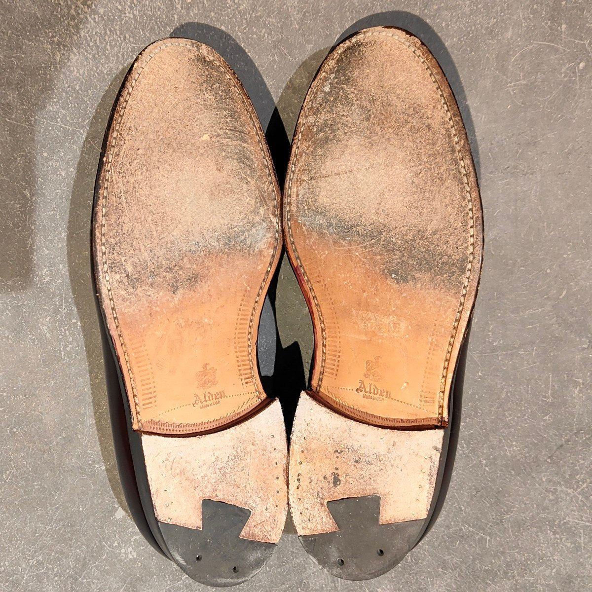 使用数回 【ALDEN】オールデン 563 タッセルローファー コードバン ダークバーガンディ サイズUS8D アバディーンラスト 参考定価￥217,800-