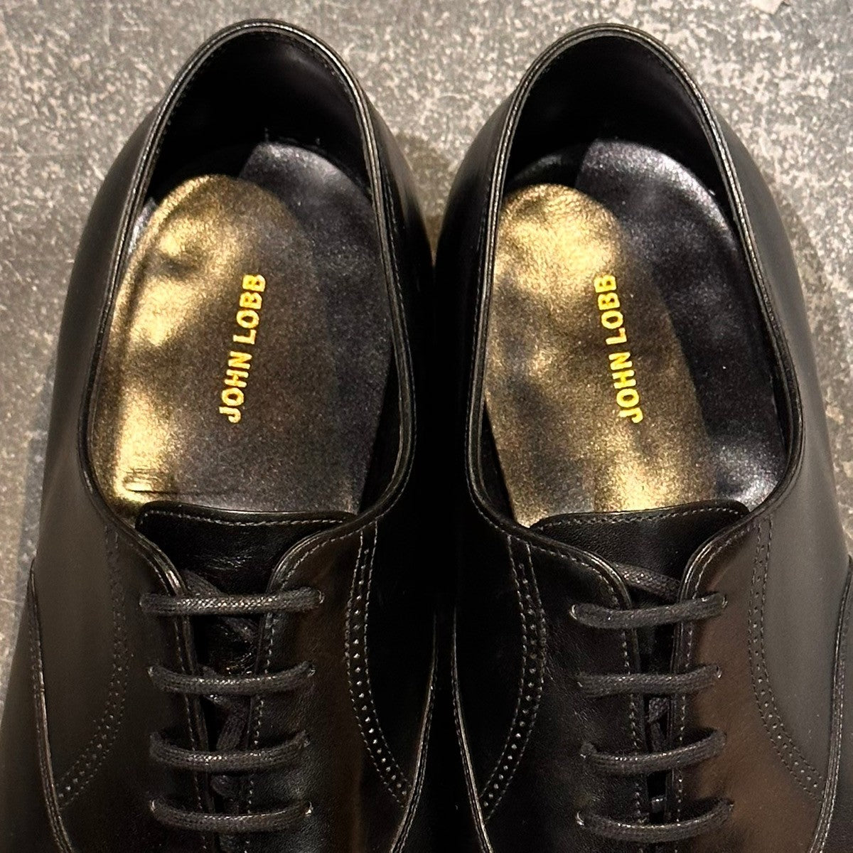 使用数回美品【JOHN LOBB】ジョンロブ フィリップ2 パンチドキャップトゥ カーフ ブラック サイズUK9.5E 7000ラスト