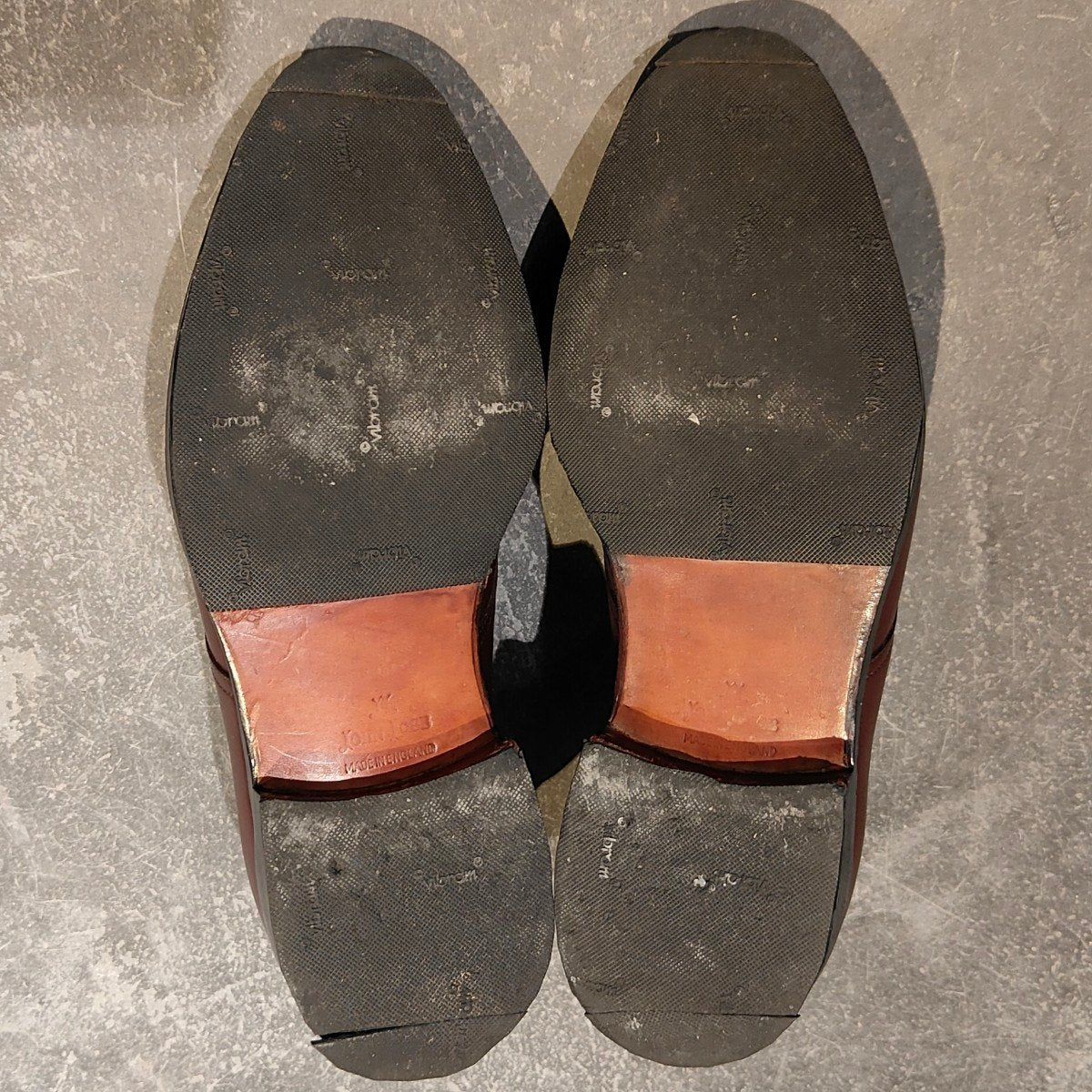 希少 美品【JOHN LOBB】ジョンロブ パンチドキャップトゥ ラッセル バッファローレザー バーガンディ サイズ5.5E 8695ラスト