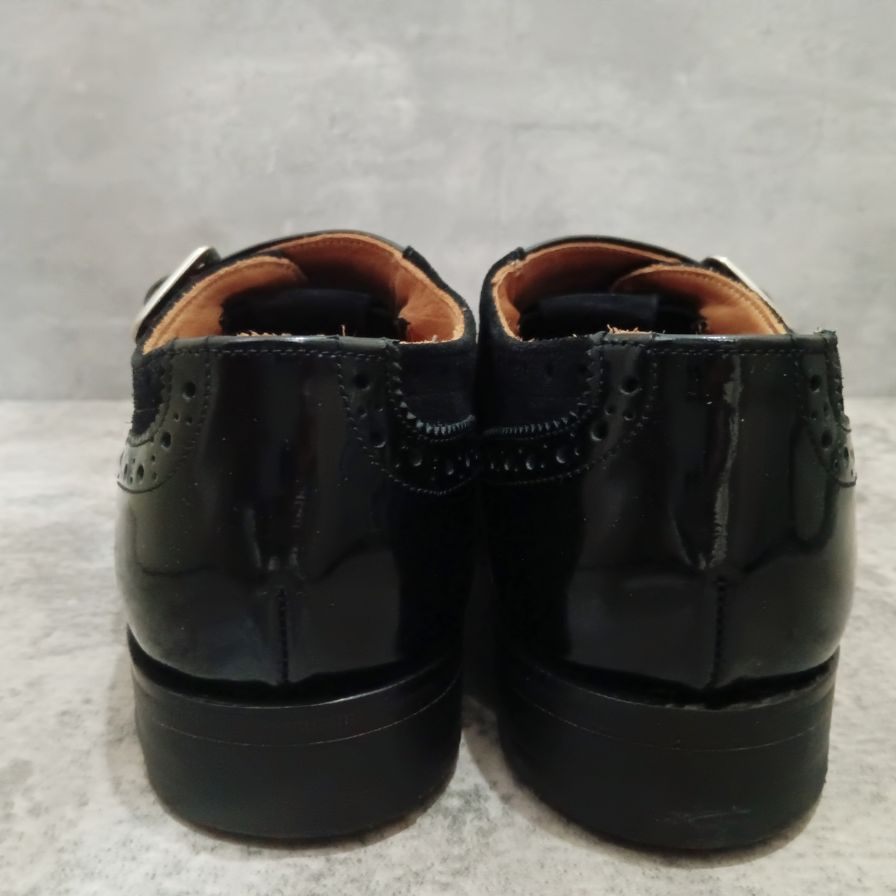 【オンライン限定】【Tricker's】トリッカーズ M7610 ワンストラップシューズ タッセル付き ブラック スエードパテントレザーコンビ  メンズ サイズUK7