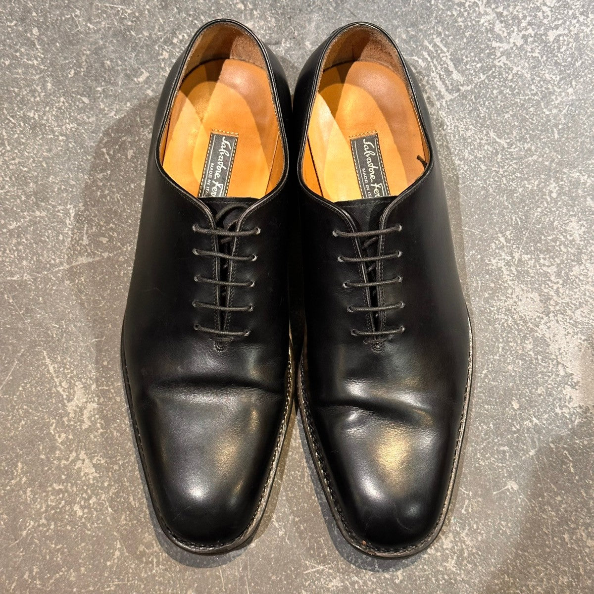美品Salvatore Ferragamoフェラガモスエードホールカット10EE Salvatore Ferragamo】サルヴァトーレフェラガモ ホールカット カーフ