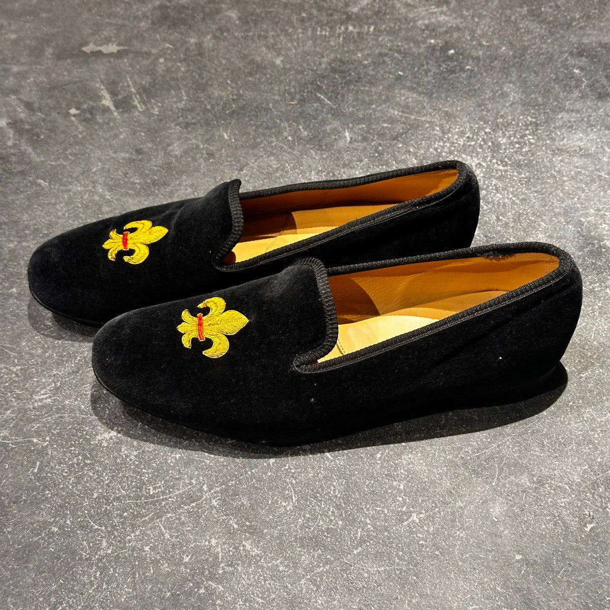 希少【Tricker's】トリッカーズ チャーチル スリッポン ベロア 刺繍