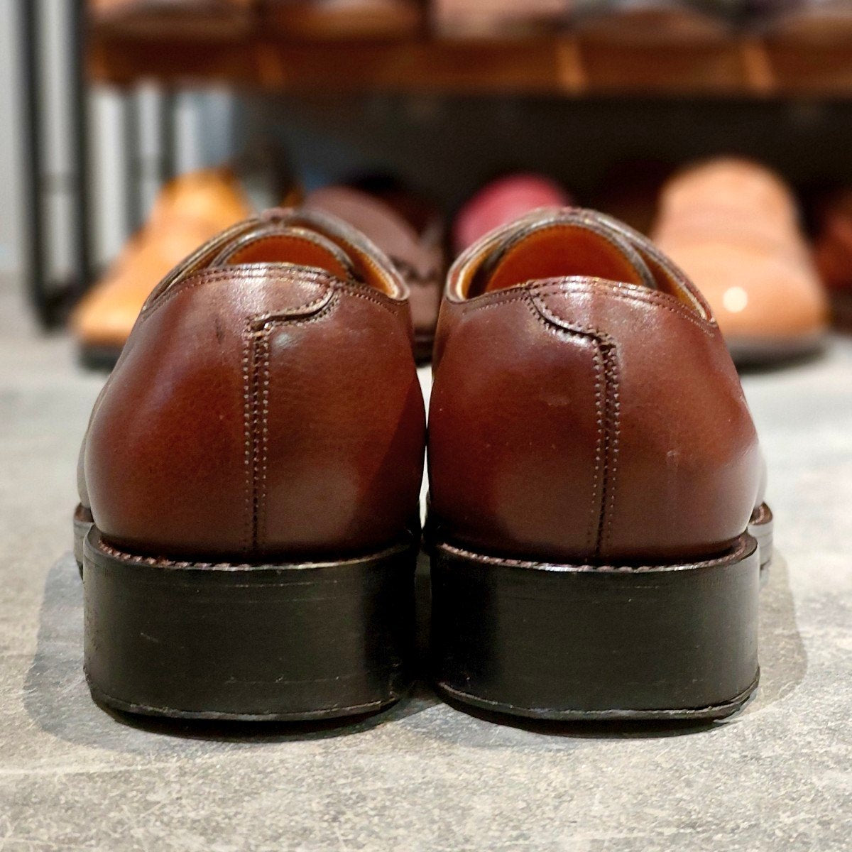 希少 美品【JOHN LOBB】ジョンロブ パンチドキャップトゥ ラッセル バッファローレザー バーガンディ サイズ5.5E 8695ラスト