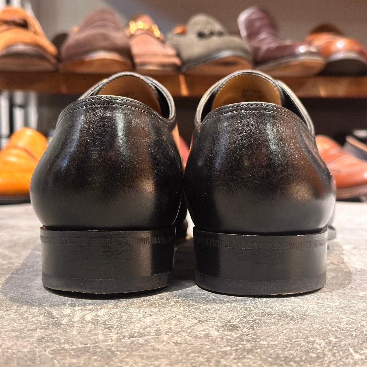 使用数回美品【JOHN LOBB】ジョンロブ フィリップ2 パンチドキャップトゥ カーフ ブラック サイズUK9.5E 7000ラスト