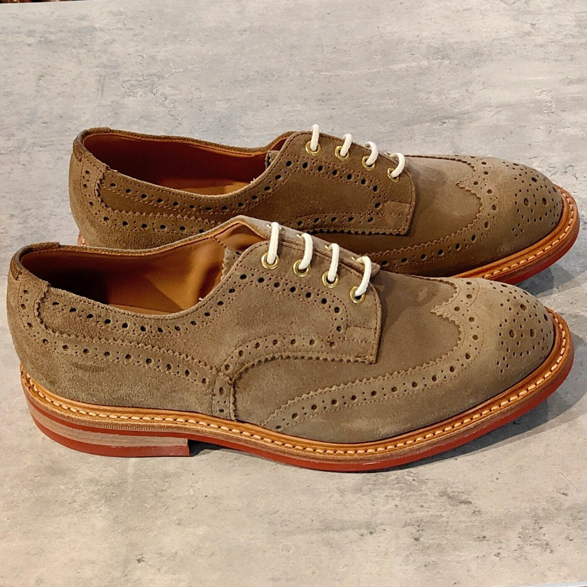 未使用【Tricker's】トリッカーズ バートン 5633 スエード グレー系 サイズ UK9.5 参考定価￥132,000-