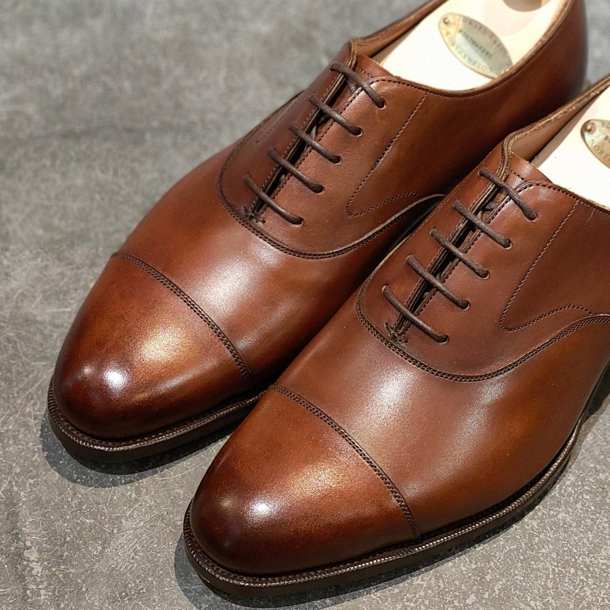 試着程度極美品【EDWARD GREEN】エドワードグリーン チェルシー リジェクト品 ストレートチップ カーフ ダークオークアンティーク サイズUK7.5E 82ラスト