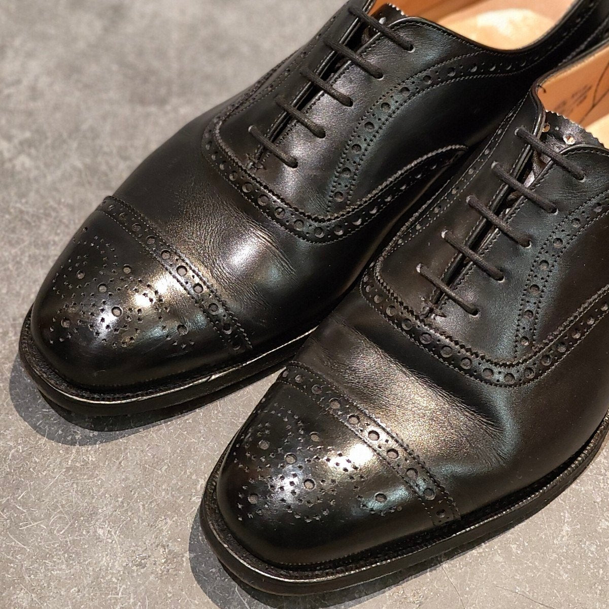 美品 【Church's】チャーチ 5都市 ディプロマット セミブローグ カーフ ブラック サイズ UK70G 173ラスト 参考定価￥192,500-