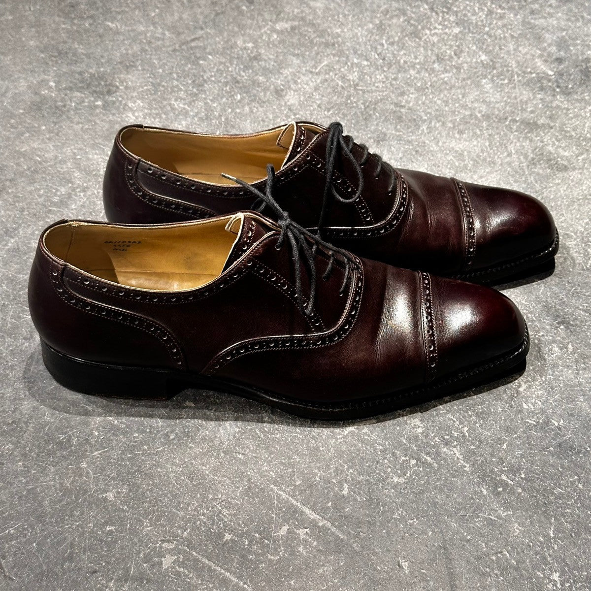 【VASS】ヴァーシュ  ビジネスシューズ カーフ パンチドキャップトゥ バーガンディ サイズ41.5E