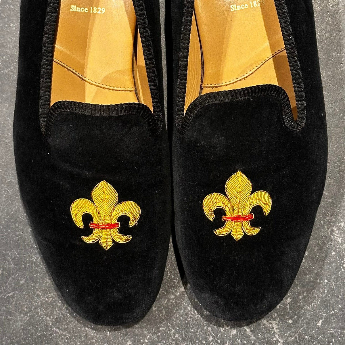 希少【Tricker's】トリッカーズ チャーチル スリッポン ベロア 刺繍 ブラック サイズ8.5