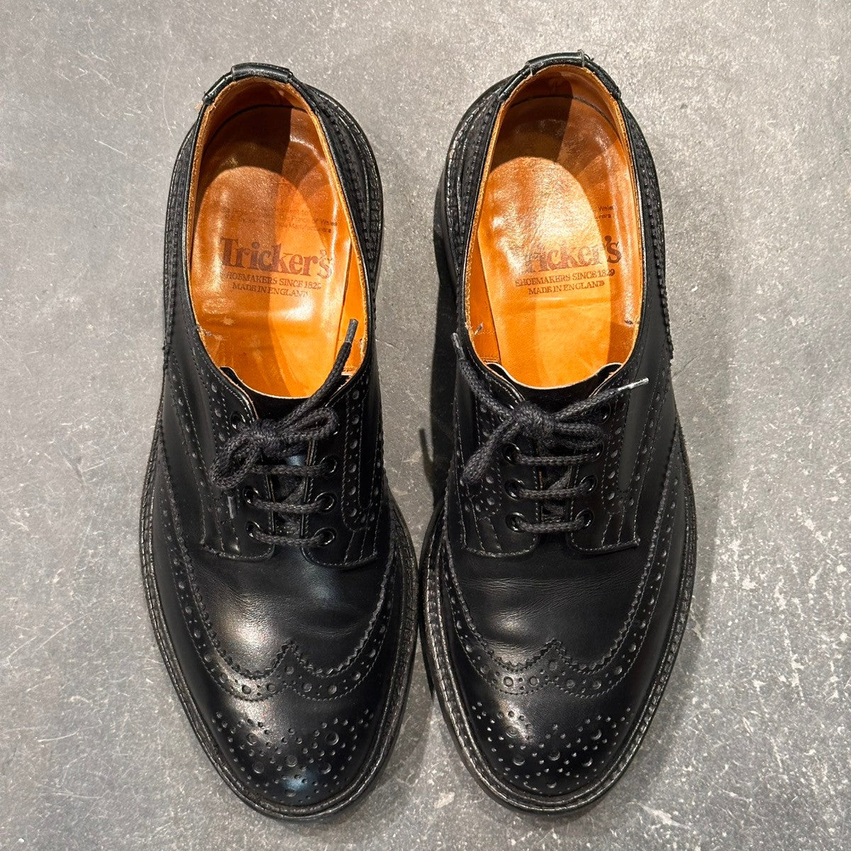 美品【Tricker’s】トリッカーズ バートン ウイングチップ カーフ ブラック サイズUK9