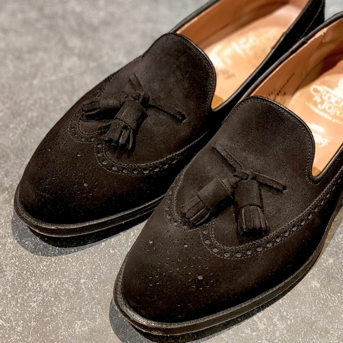 美品【CROCKETT&JONES】クロケット&ジョーンズ ビームスF別注 チェスター タッセルローファー ウイングチップ スエード ブラック サイズ UK7.5E
