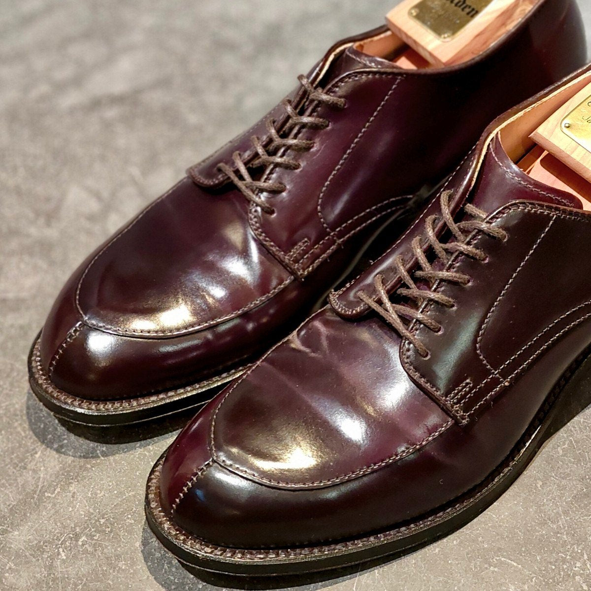 使用数回【ALDEN】オールデン 54321 Vチップ コードバン ダークバーガンディ US8.5D モディファイドラスト 参考定価￥217,800-
