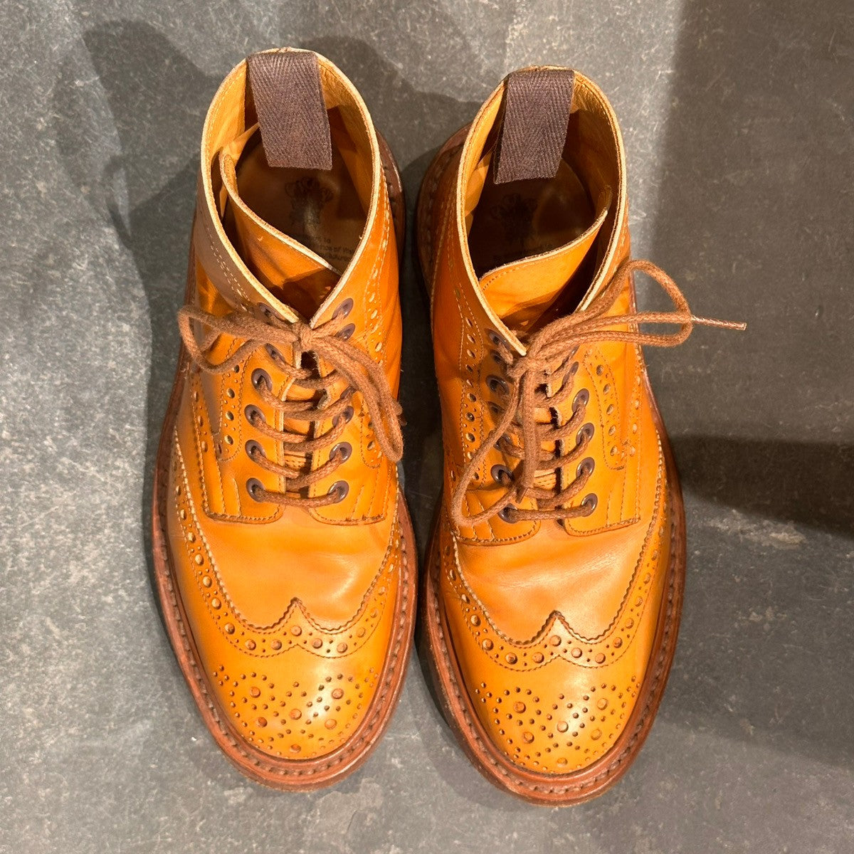 【オンライン限定】【Tricker`s】トリッカーズ M2508 カントリーブーツ ウイングチップ カーフ ブラウン サイズUK5