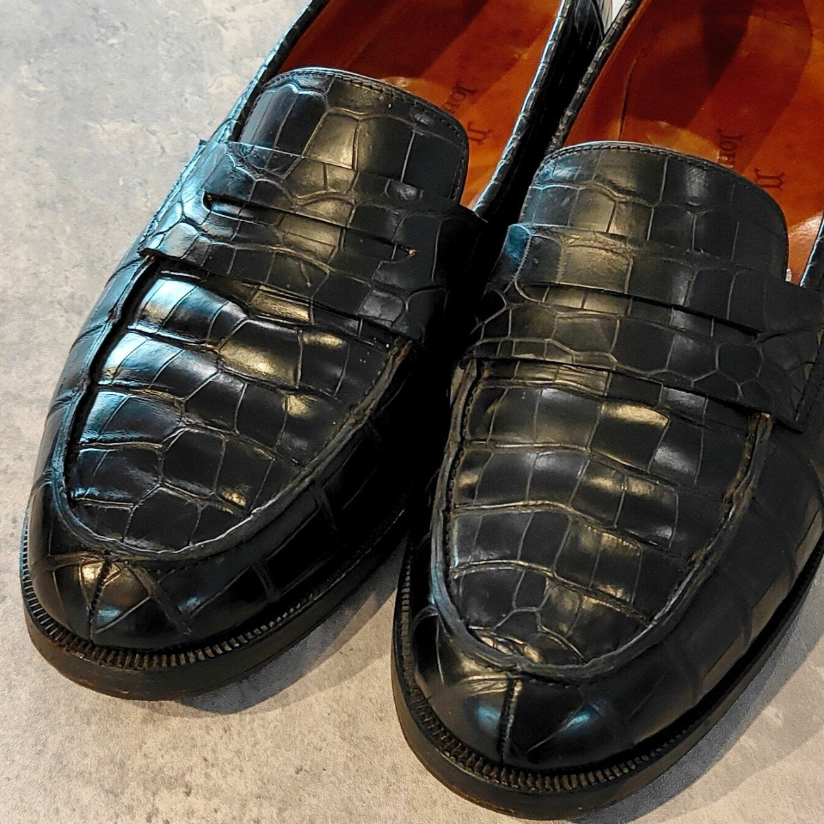 希少 美品 【JOHN LOBB】ジョンロブ キャンパス想定 PARISロゴ ローファー アリゲーター ブラック サイズ UK8E