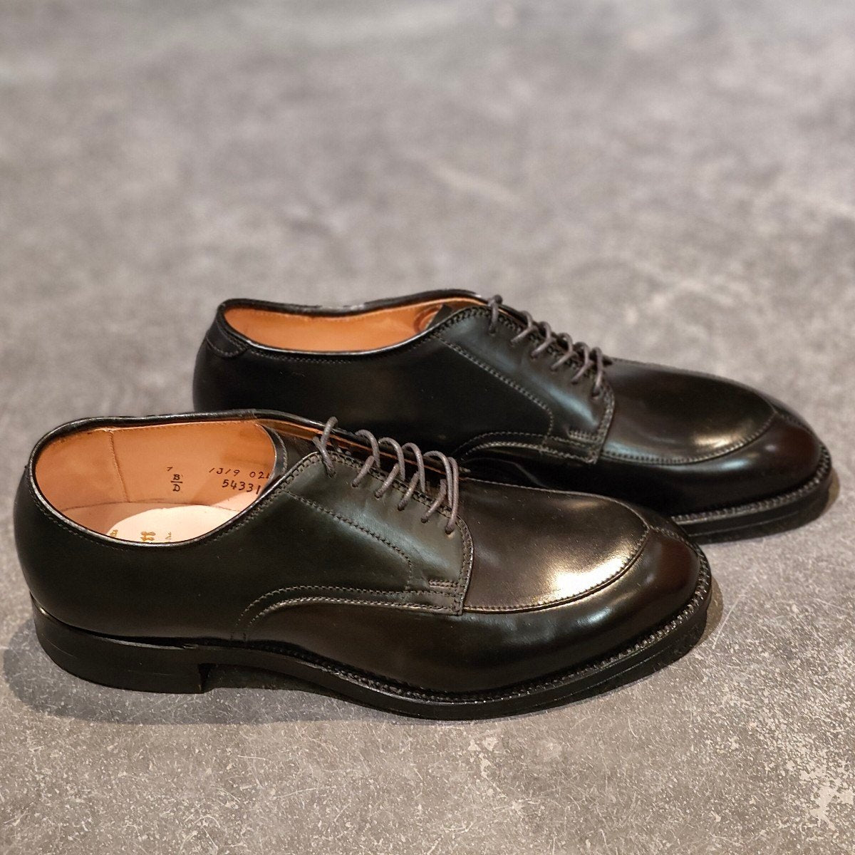 新品未使用【Alden】オールデン レザーシューズ 54331 Vチップ コードバン ブラック サイズUS7D モディファイドラスト 参考定価￥217,800-