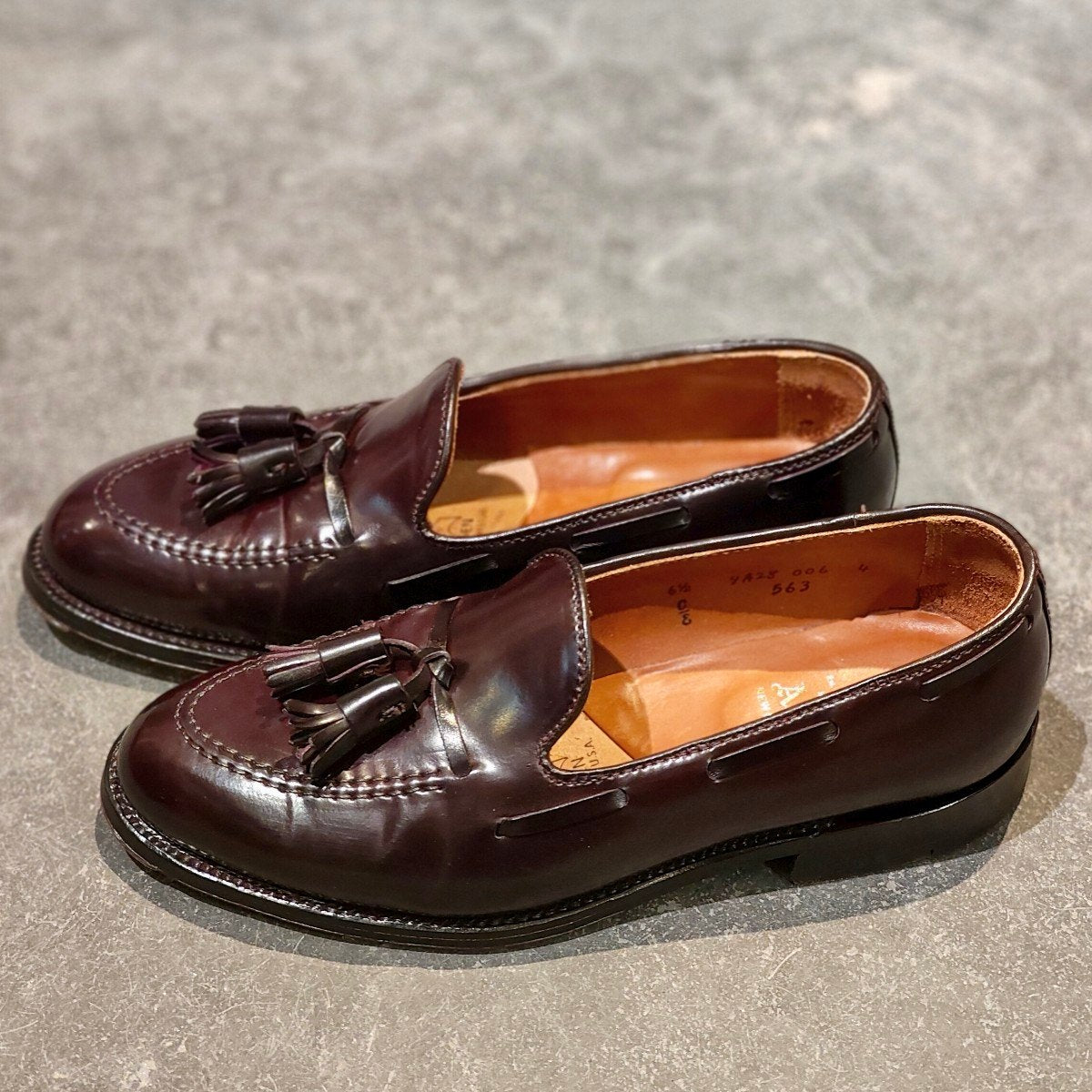 使用数回 【ALDEN】オールデン 563 タッセルローファー コードバン ダークバーガンディ サイズUS6.5E アバディーンラスト 参考定価￥217,800-