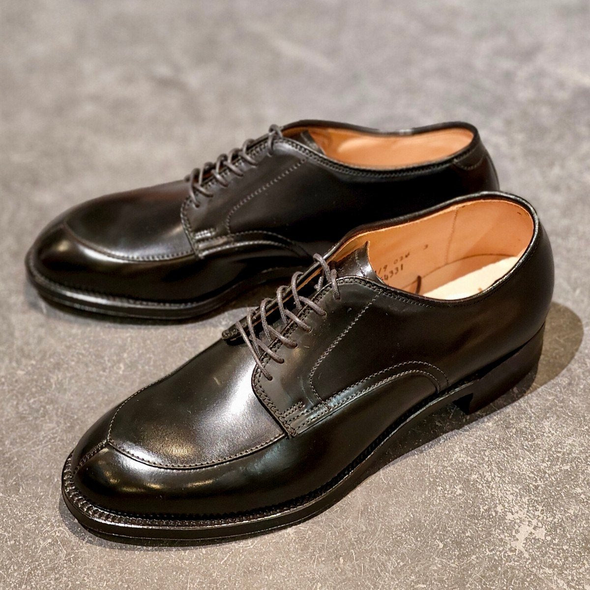 新品未使用【Alden】オールデン レザーシューズ 54331 Vチップ コードバン ブラック サイズUS7D モディファイドラスト 参考定価￥217,800-