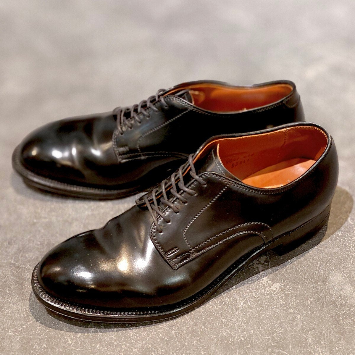使用数回【ALDEN】オールデン 53511 プレーントゥ コードバン ブラック US7.5D モディファイドラスト 参考定価￥217,800-