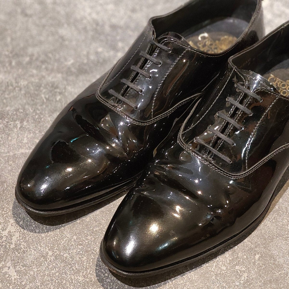 美品【CROCKETT&JONES】クロケット&ジョーンズ チャーム プレーントゥオックスフォード パテントレザー ブラック サイズUK9E 341ラスト