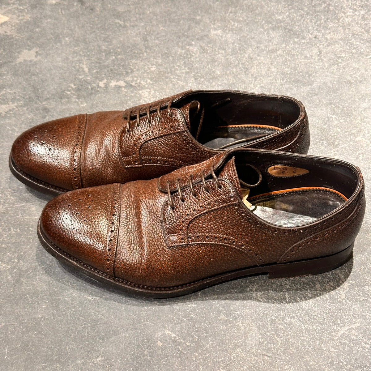 【santoni】サントーニ AS998 セミブローグ グレインレザー ブラウン サイズUK6