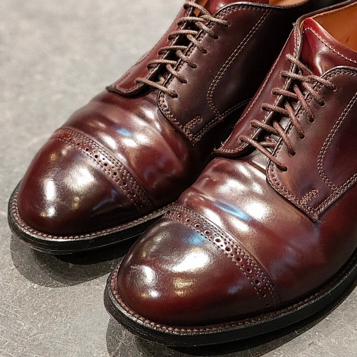 美品 【ALDEN】オールデン 56201 パンチドキャップトゥ コードバン ダークバーガンディ サイズ US7D モディファイドラスト 参考定価￥211,200-